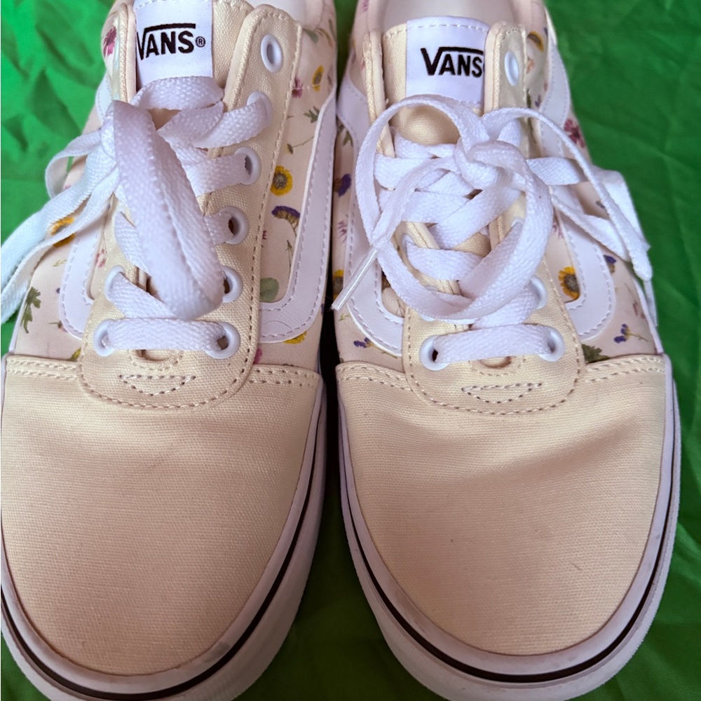 Vans Cream Low-Top Sneakers with Floral Accents
